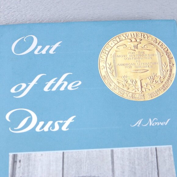 Out of the Dust by Karen Hesse Hardcover Newbery Medal Winner Scholastic Edition - Picture 3 of 9